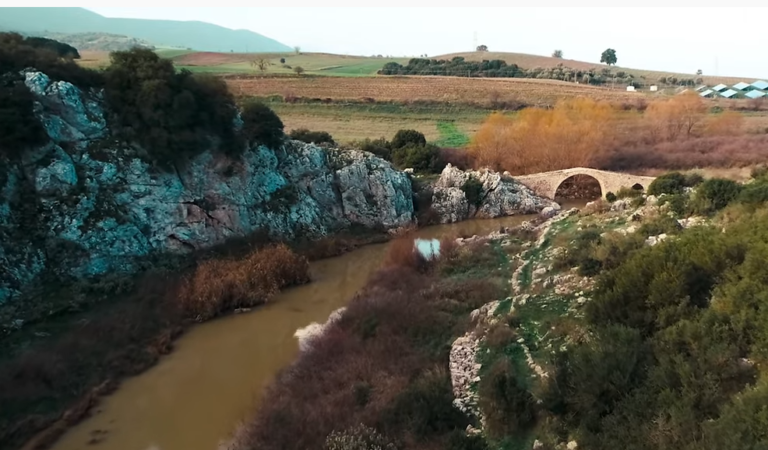 Το τοπίο που θυμίζει Ζαγοροχώρια αλλά είναι δίπλα στην Αθήνα – News.gr