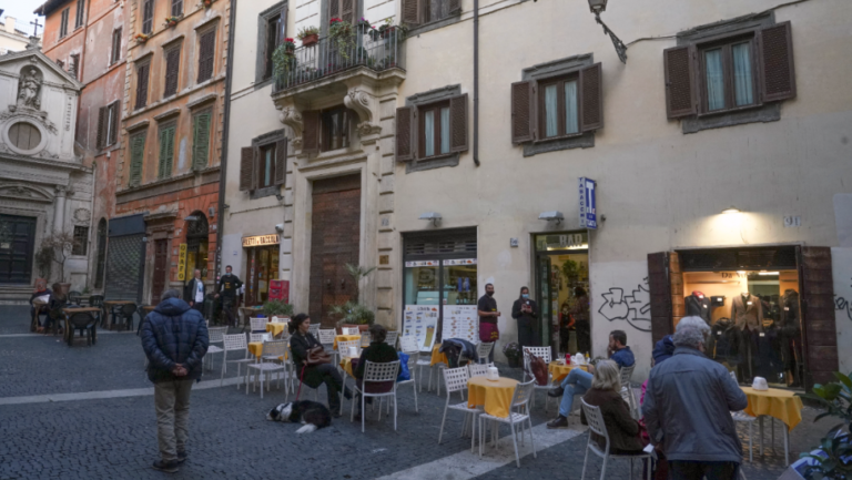 Ιταλία: Αυξάνονται τα περιοριστικά μέτρα-Ο ρόλος μεταλλάξεων