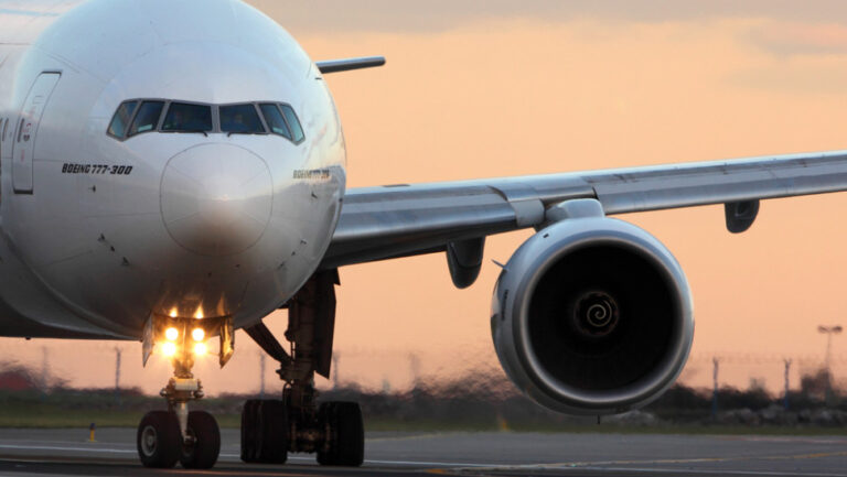 ΗΠΑ: Ολα τα Boeing 777 με τον κινητήρα Pratt&Whitney PW4000 ακινητοποιήθηκαν
