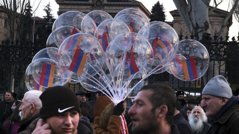 Σε πρόωρες εκλογές Αρμενία- Πραξικόπημα και ταπεινωτική ήττα Ναγκόρνο Καραμπάχ