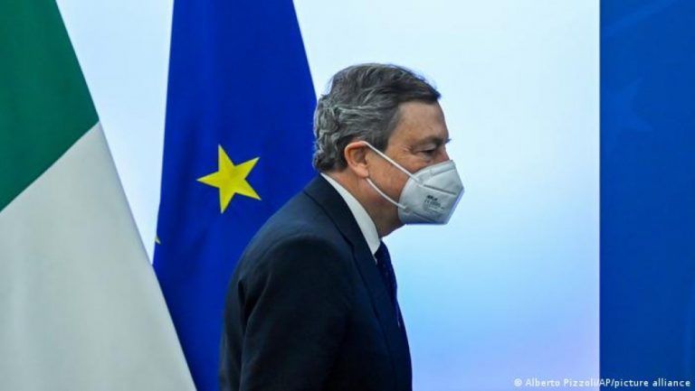 Ιταλία: Απογοήτευση από τους χειρισμούς Ντράγκι για τα εμβόλια