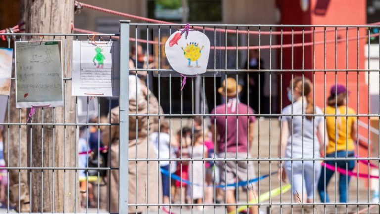 Ινστιτούτο Ρόμπερτ Κοχ: Αύξηση κρουσμάτων σε νηπιαγωγεία και σχολεία