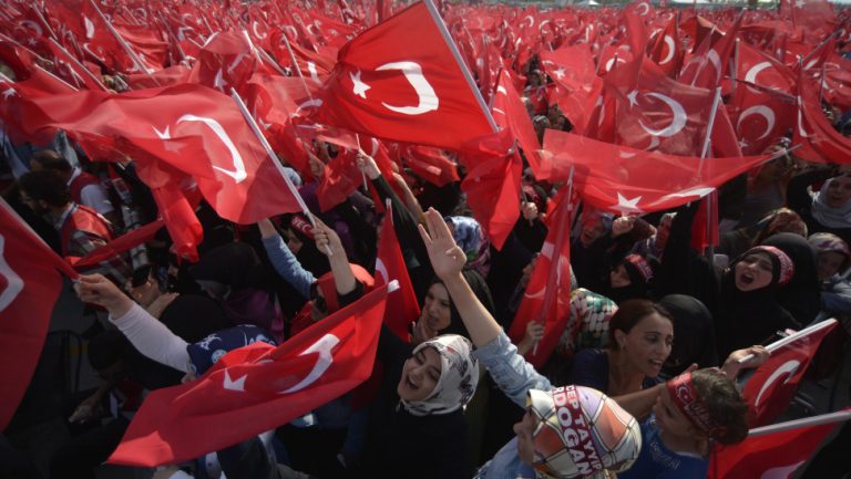 Τουρκία: Τι σημαίνει «όχι» Ερντογάν στην Σύμβαση Κωνσταντινούπολης πως επηρεάζει γυναίκες