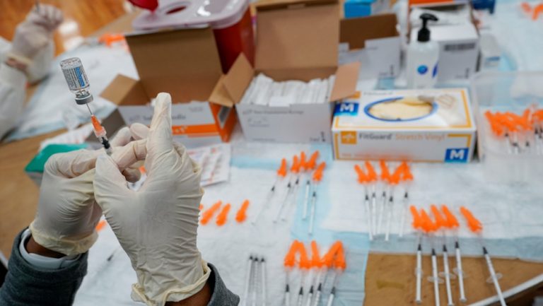 Η Johnson & Johnson καθυστερεί τις παραδόσεις εμβολίων στην Ευρώπη