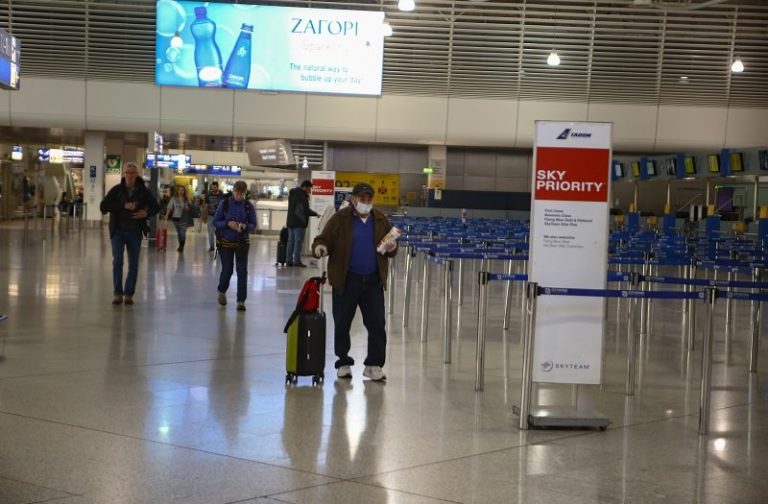 Παρατείνονται οι περιορισμοί στις πτήσεις εσωτερικού έως τη Δευτέρα 12 Απριλίου