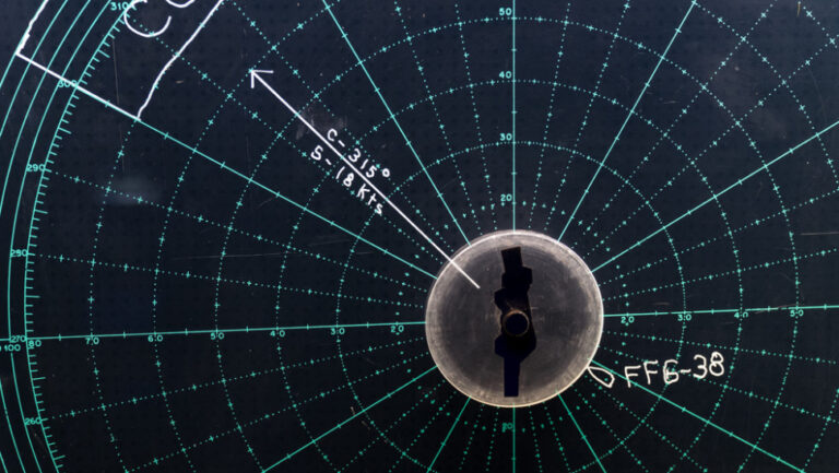 UFO: βίντεο πολεμικού ναυτικού ΗΠΑ δείχνει αντικείμενο να βυθίζεται στον ωκεανό 