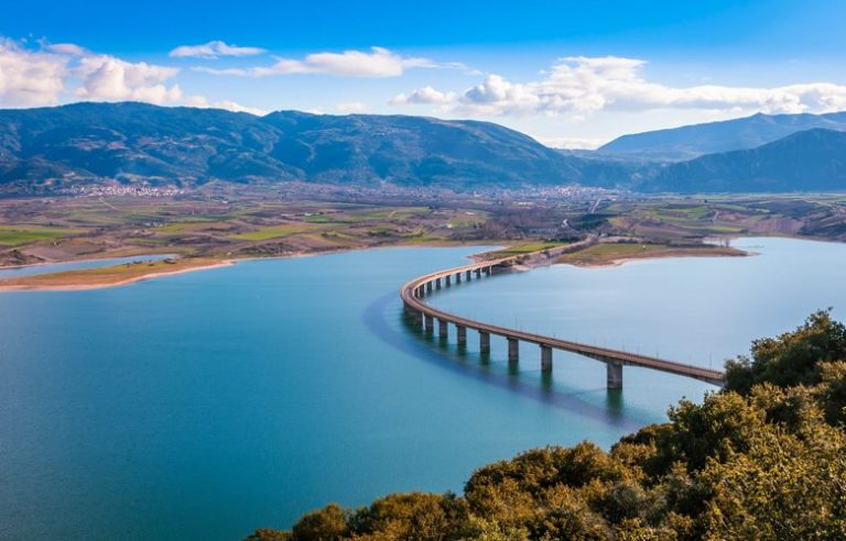 Η Υψηλή Γέφυρα της Ελλάδας που περνάει πάνω από λίμνη – News.gr