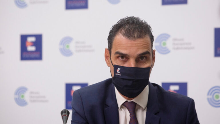 Έρχονται οδηγίες για τρίτη δόση για όσους εμβολιασμένους νόσησαν