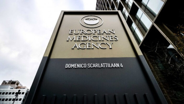 EMA: Ξεκινά η αξιολόγηση δεδομένων για τη χορήγηση της τρίτης δόσης στους άνω 16 ετών
