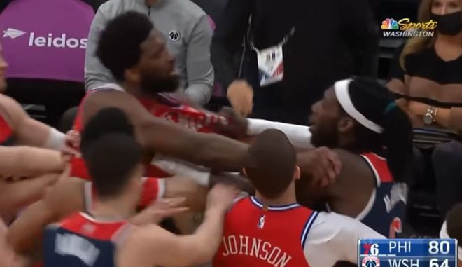 NBA: Ήρθαν στα χέρια Εμπίντ και Χάρελ, παραλίγο γενικευμένη σύρραξη