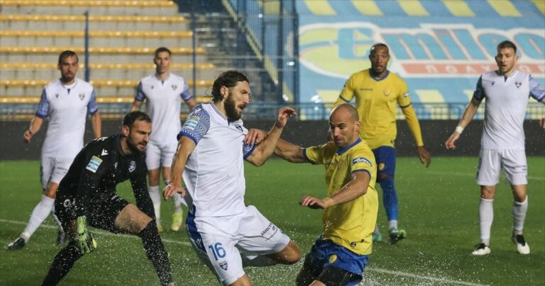 Ήρωας Ιωνικός, πήρε βαθμό στο Αγρίνιο με 10 παίκτες