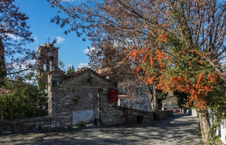 Το διατηρητέο χωριό με την Συντροφία και τους 7 αιώνες ζωής – News.gr