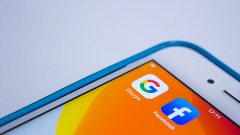Πρόστιμα σε Google και Facebook επέβαλε η Γαλλία λόγω των cookies