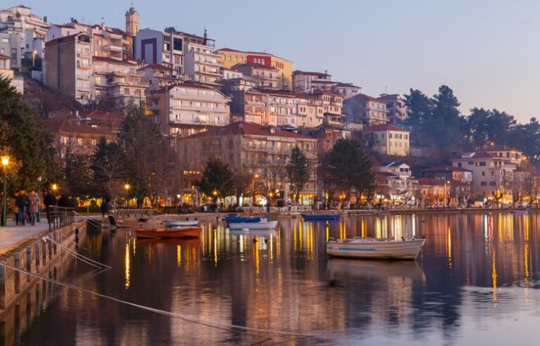 Απόδραση στην «πιο όμορφη πόλη της Ελλάδας» – Γιατί αποκαλούν έτσι την Καστοριά