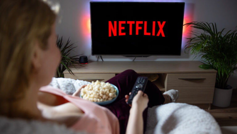 Tι είναι ο νόμος «netflix» που ψηφίζει- Πώς θα επηρεάσει τις πλατφόρμες streaming
