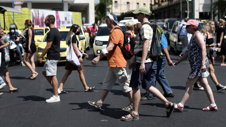 1.461 κρούσματα στην Αττική, 168 στη Θεσσαλονίκη