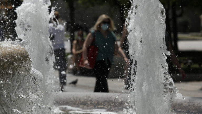 2.296 κρούσματα στην Αττική, 309 στη Θεσσαλονίκη