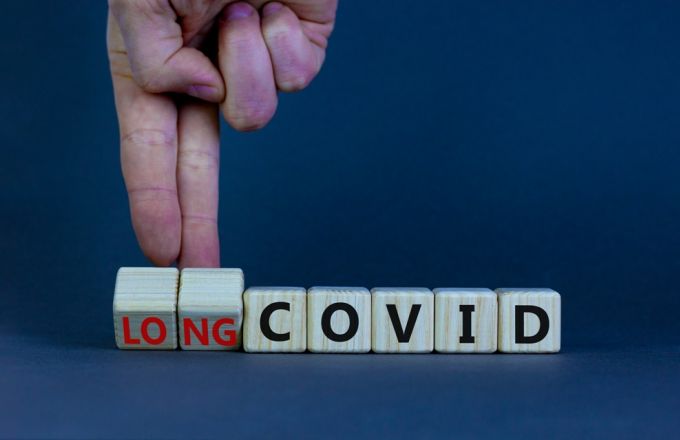 Σχεδόν ο ένας στους πέντε ενηλίκους με COVID παρουσιάζει συμπτώματα διαρκείας