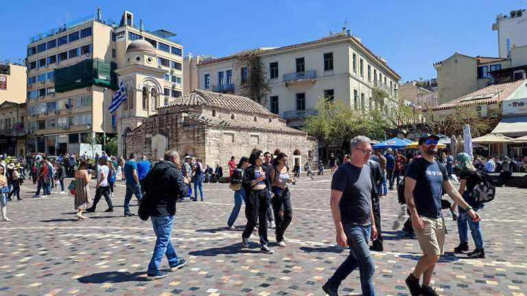Βασιλακόπουλος: Οι 3 παράγοντες που «κρατούν» ψηλά τα κρούσματα