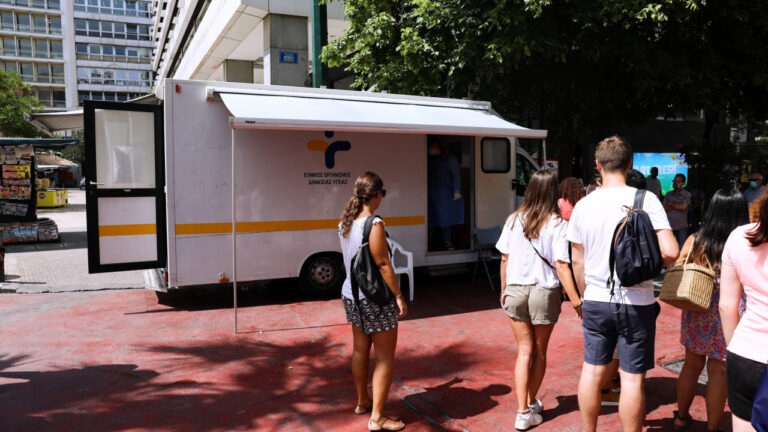 ΕΟΔΥ: Πού θα γίνονται δωρεάν rapid test την Κυριακή
