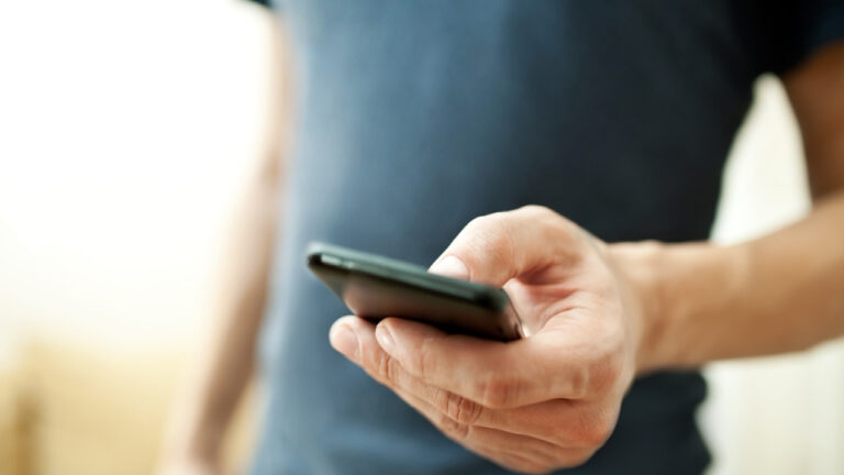 iPhone: Το κρυμμένο τρικ που διευκολύνει κάτι που κάνουμε καθημερινά