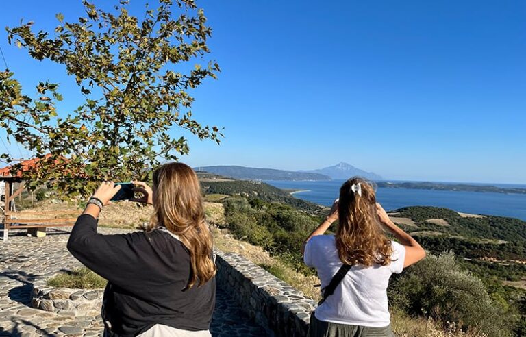 Η Ανατολική Χαλκιδική προωθείται στο Λίβανο ως προορισμός προσκυνηματικών περιηγήσεων