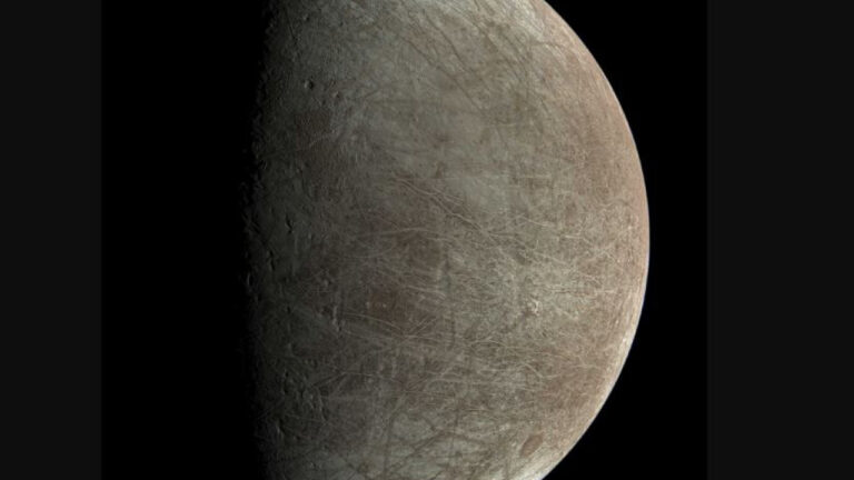 NASA : Νέες εντυπωσιακές εικόνες του Juno από την Ευρώπη