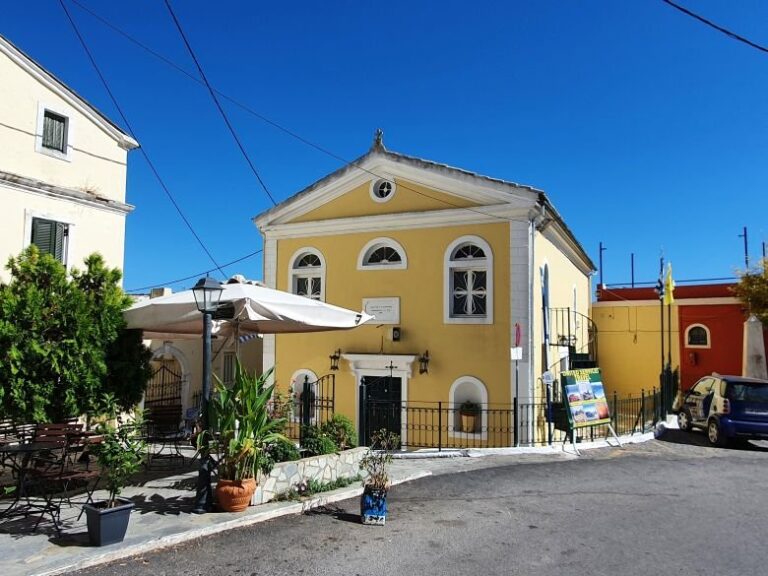 Χωριό σαν παραμύθι ο Πέλεκας – «Καρφιτσωμένος» σε κατάφυτο λόφο από ελιές – News.gr