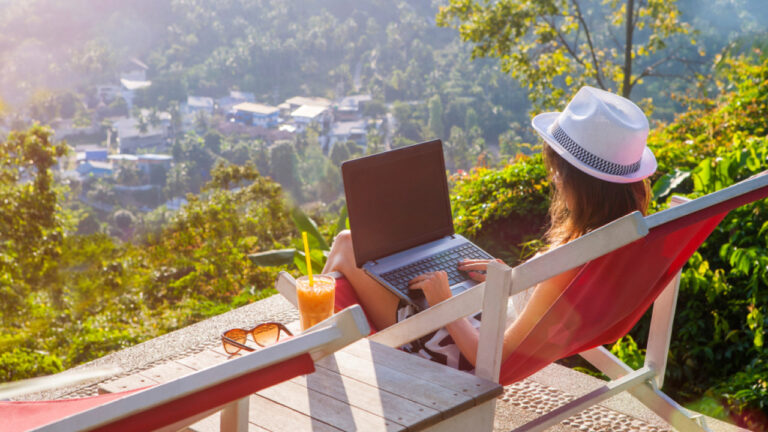 Αύξηση των Digital Nomads στην Ελλάδα – Οι προοπτικές και τα κίνητρα στη χώρα