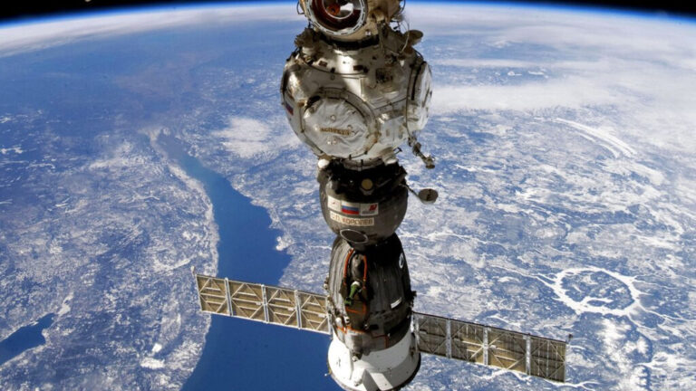 Soyuz – Ρωσία: Mελετούν αποστολή διάσωσης για το πλήρωμα του διαστημικού σταθμού