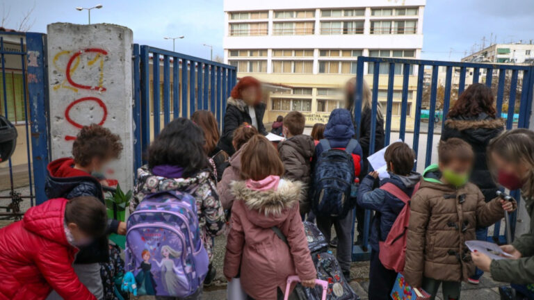 Παγώνη στον ΣΚΑΪ: Κλείσιμο σχολείων και απουσίες