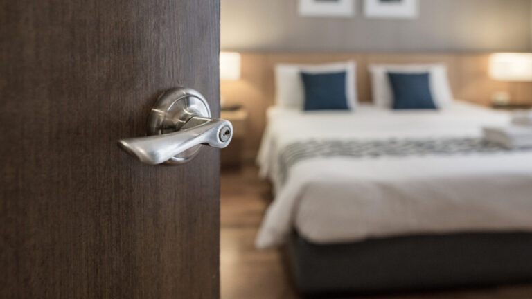 Ρομπότ για room service και ψηφιακά check-in στα ελληνικά ξενοδοχεία