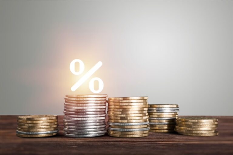 Πόσο θα αυξήσουν τα επιτόκια Fed και ΕΚΤ
