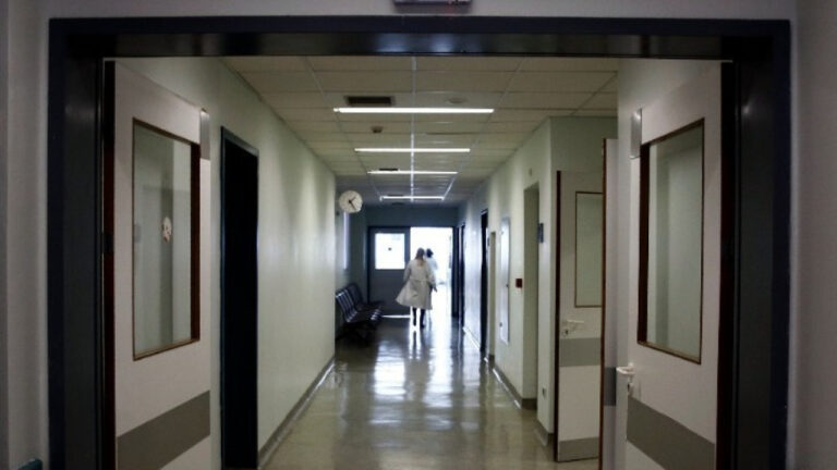 Ερευνα ΕΚΠΑ: Οι νοσηλευτές «εξουθενώθηκαν» κατά την πανδημία Covid-19