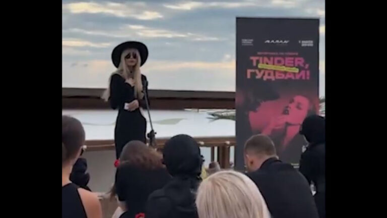 Tinder: Εκλεισε στη Ρωσία – Πενθούντες χρήστες αποχαιρέτησαν την εφαρμογή (βίντεο) 