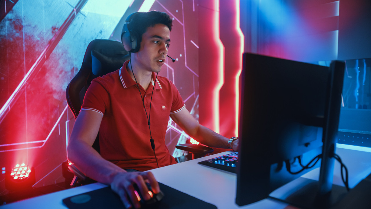 arabs video games shutterstock 1980363710