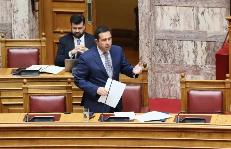 Η απάντηση του Νότη Μηταράκη για τις διακοπές