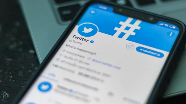Twitter: Χάνει σχεδόν τα μισά διαφημιστικά έσοδα από τότε που ανέλαβε ο Ίλον Μασκ