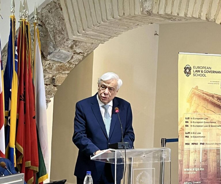 Χαιρετισμός στα εγκαίνια Έκθεσης Ζωγραφικής στο Δημοτικό Θέατρο Αργοστολίου