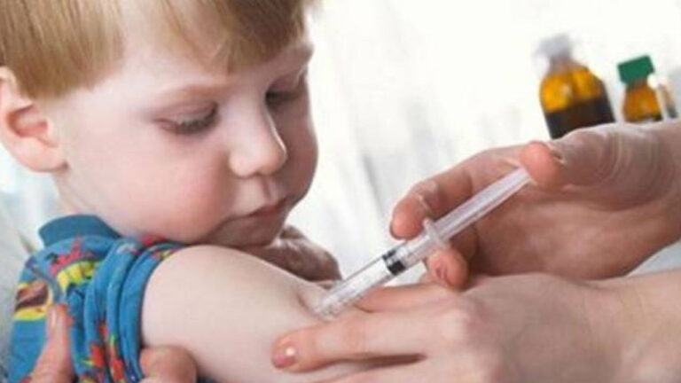 Κομισιόν: Εγκρίθηκε το πρώτο εμβόλιο για βρέφη για τον αναπνευστικό συγκυτιακό ιό