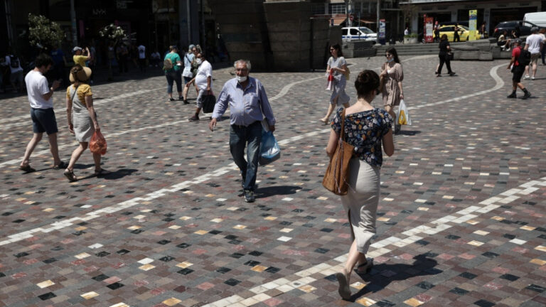 COVID: Αύξηση 71% στις εισαγωγές στα νοσοκομεία – Κερδίζει έδαφος η μετάλλαξη Eris