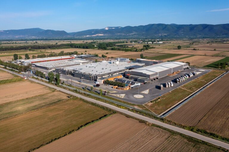 Στην Sunlight Group το 100% της A. Müller GmbH