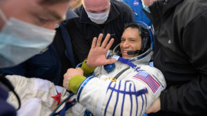 Aυστροναύτες στη Γη έπειτα από ρεκόρ ημερών στον Διεθνή Διαστημικό Σταθμό