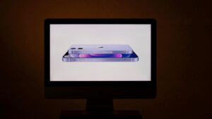 Η Apple επικαιροποιεί το λογισμικό του iPhone 12 στη Γαλλία
