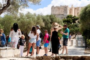 Περισσότεροι από 32 εκατομμύρια τουρίστες επισκέφθηκαν τη χώρα το 2023 – News.gr