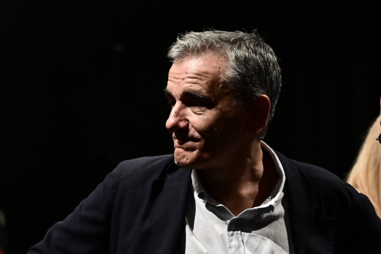 Προαναγγελία εξόδου με σκληρή γλώσσα