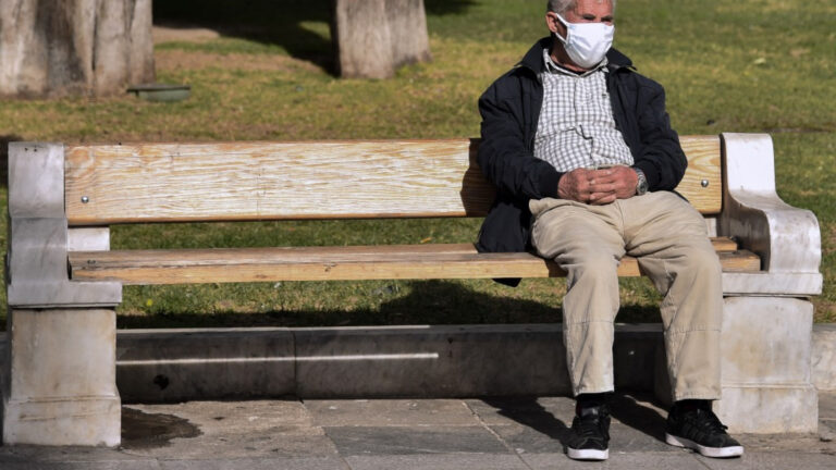 ΙΣΑ: Σύσταση για εμβολιασμό ευπαθών ομάδων σε covid-19, γρίπη και πνευμονιόκκοκο