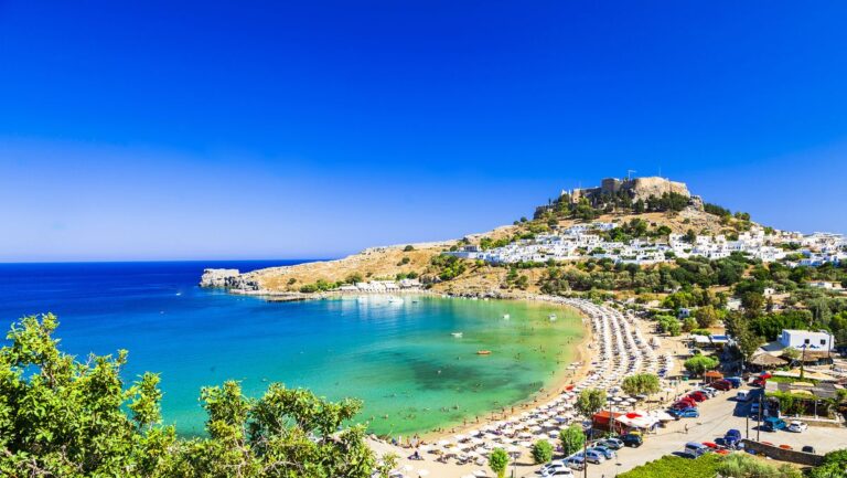 Πού να μείνετε στη Ρόδο και πώς να μετακινηθείτε;