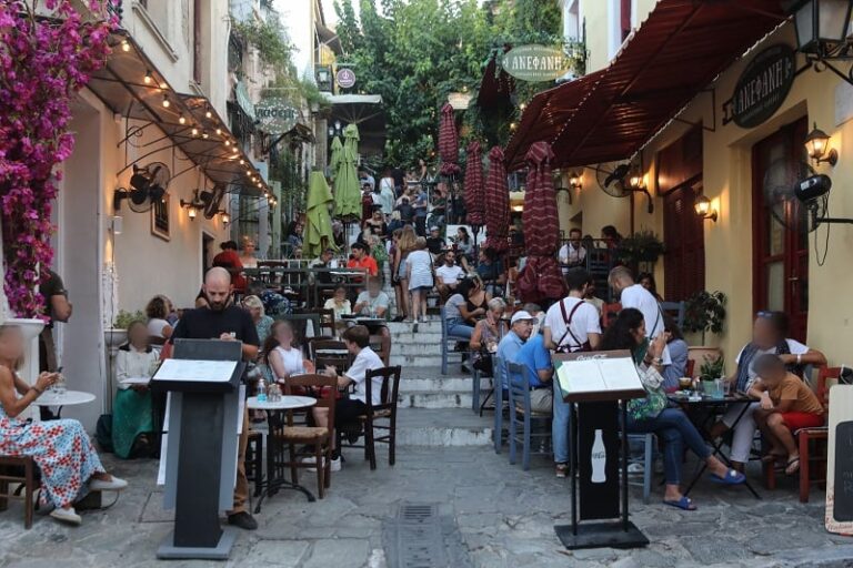 Από ποιες χώρες αναμένονται οι περισσότεροι τουρίστες το 2024 στην Ελλάδα – News.gr