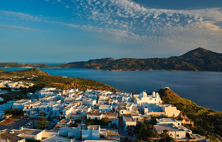 Η Μήλος πρώτη επιλογή του Conde Nast Traveler για το 2024 – News.gr